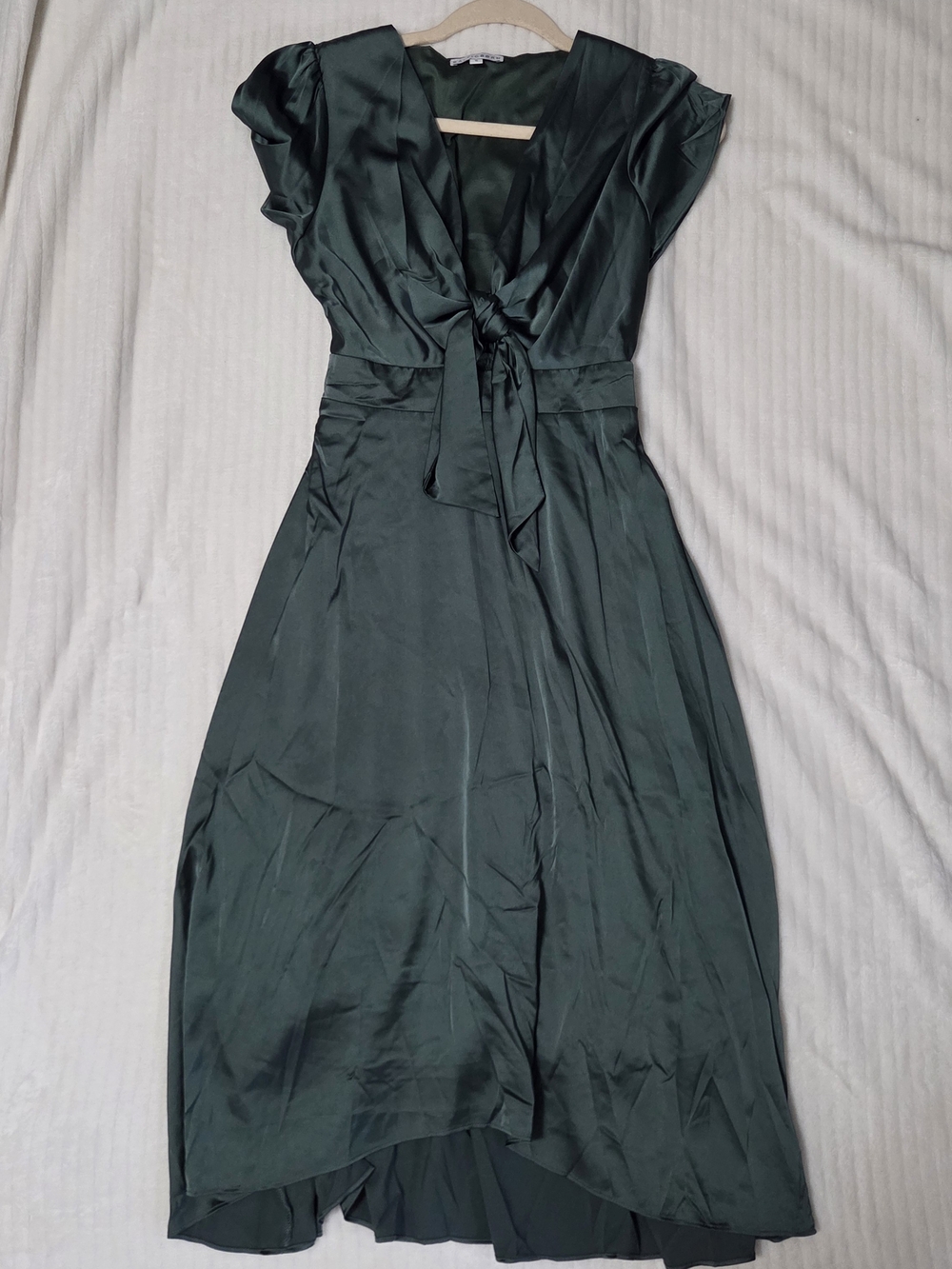 NWOT Baltic Born Emerald Green Satin Tie Front V-Neck Mermaid Maxi Dress Size S